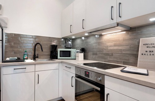 Strohen Apartment | Apartment 'Eichengeflüster' with Private Terrace, Shared Garden and Wi-Fi