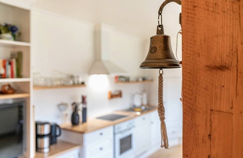 Rodenas Apartment | Apartment 'Emil Nolde' with Private Terrace, Shared Garden and Wi-Fi