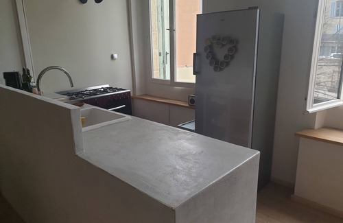 Lambesc Apartment | Apartment-Ensuite with Bath