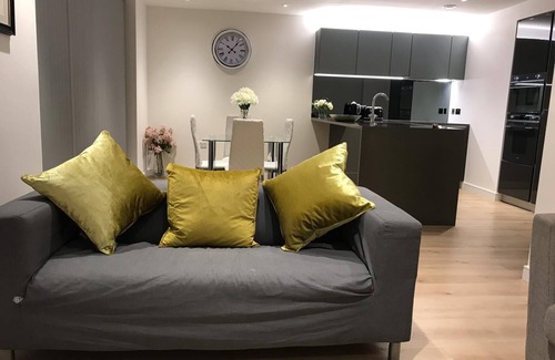 London Borough of Hounslow Apartment | Apartment-Ensuite with Bath-10 Easton
