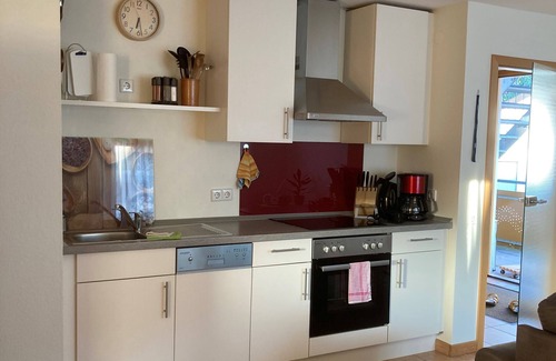 Glems Apartment | Apartment 'Erdgeschoss' with Mountain View, Shared Terrace and Wi-Fi
