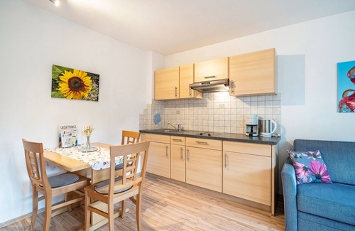 Lana Apartment | Apartment 'Erlengut Hippolyt' with Mountain View, Shared Pool and Wi-Fi