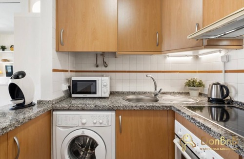 Las Lagunas Apartment | Apartment with pool and private parking near Aqua Mijas