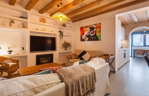Vilanova I la Geltru Apartment | Apartment "Vilanova Centre" with Private Terrace, Wi-Fi & Air Conditioning