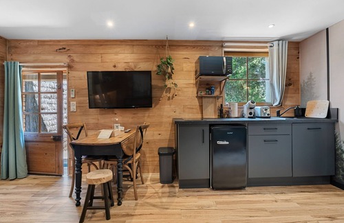 Toulon Apartment | Apartment 'Essencia' with Wi-Fi and Air Conditioning