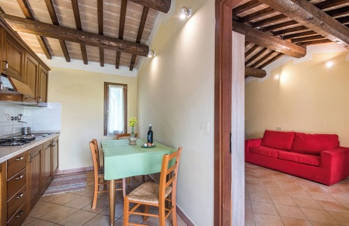 Colle di Val d'Elsa Apartment | Apartment 'Faetino - Pavone' with Shared Pool, Private Garden and Wi-Fi