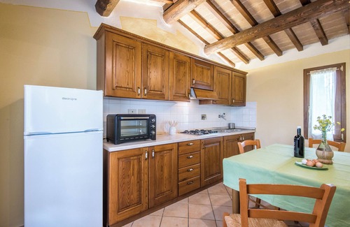 Colle di Val d'Elsa Apartment | Apartment 'Faetino - Pavone' with Shared Pool, Private Garden and Wi-Fi