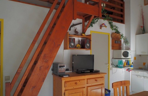 Leucate Apartment | Apartment 'F K K Ferienwohnung Oasis Naturist' with Shared Pool, Shared Garden and Wi-Fi