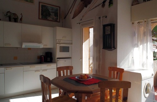 Leucate Apartment | Apartment 'F K K Ferienwohnung Oasis Naturist' with Shared Pool, Shared Garden and Wi-Fi
