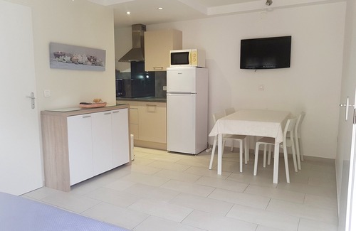 Saint-Aygulf Apartment | APARTMENT F2, GROUND FLOOR, 4 PERS, WALKING DISTANCE, DOWNTOWN, BEACH, TERRACE, GARDEN