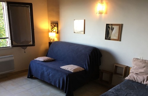 Speloncato Apartment | Apartment F2n ° 2 with modular living room in bedroom; ground floor. magnificent view