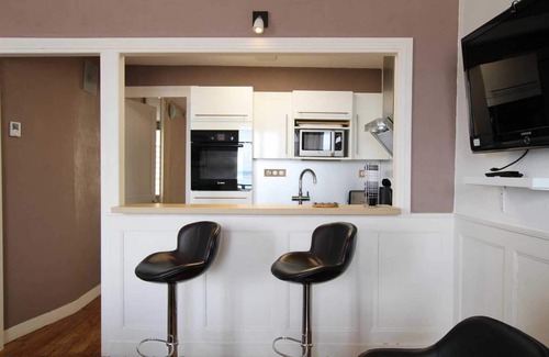 Granville Apartment | Apartment facing the sea, old fisherman's house, sleeps 6 Granville.