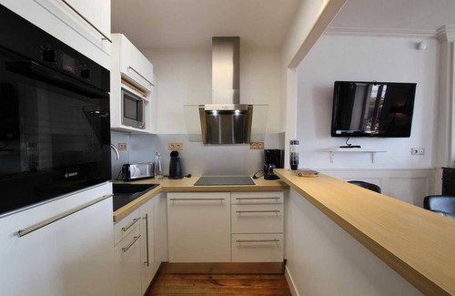 Granville Apartment | Apartment facing the sea, old fisherman's house, sleeps 6 Granville.