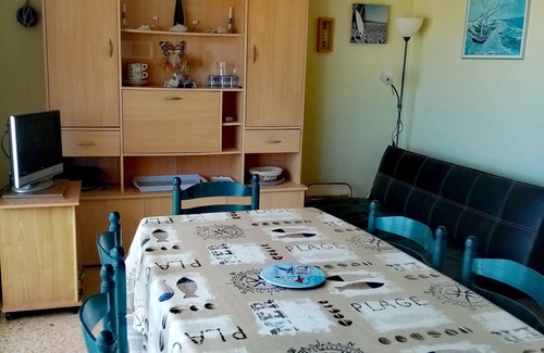 Narbonne-Plage Apartment | Apartment facing the sea - 20 metres from the beach