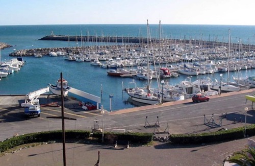 Narbonne-Plage Apartment | Apartment facing the sea - 20 metres from the beach