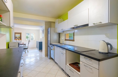 Falicon Apartment | Apartment 'Falicon' with Mountain View, Wi-Fi and Air Conditioning