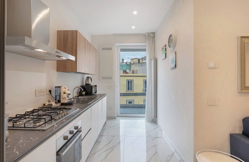 Chiaia Apartment | Apartment 'Family - Zona Lungomare' with Balcony, Wi-Fi and Air Conditioning