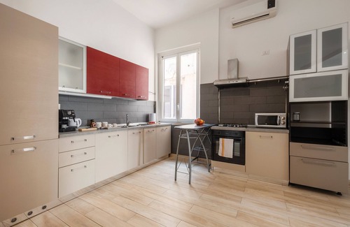 Palermo Apartment | Apartment 'Fb House' with Balcony, Wi-Fi and Air Conditioning