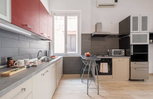 Palermo Apartment | Apartment 'Fb House' with Balcony, Wi-Fi and Air Conditioning