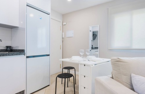 Macarena Apartment | Apartment 'Fedriani' with Wi-Fi and Air Conditioning