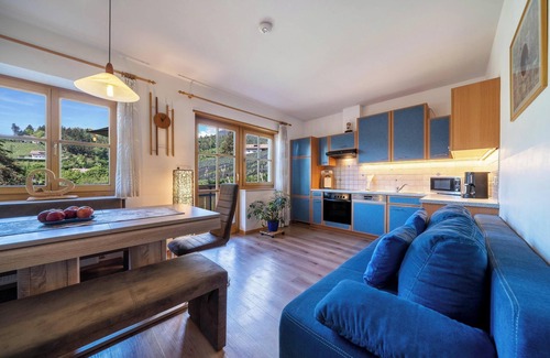 Caines Apartment | Apartment "Feldhof Golden Delicious" with Saltwater Pool, Panoramic Lawn and Balcony