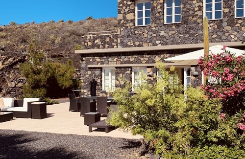 Los Llanos de Aridane Apartment | Apartment "Fenia" surrounded by natural lava fields with sea and mountain view