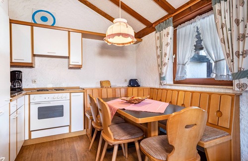 Waggershausen Apartment | Apartment 'Ferienwohnung 10' with Shared Terrace and Shared Garden