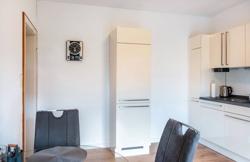 Emden Apartment | Apartment 'Ferienhaus Behrends' with Private Terrace, Shared Garden and Wi-Fi