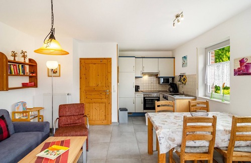 Hamswehrum Apartment | Apartment 'Ferienhaus Seestern' with Private Terrace, Shared Garden and Wi-Fi