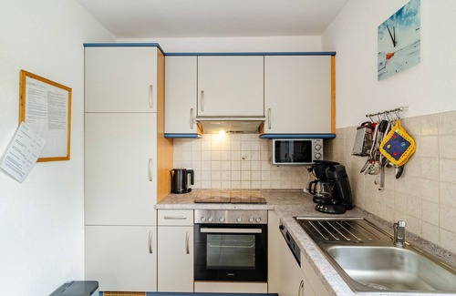 Hamswehrum Apartment | Apartment 'Ferienhaus Seestern' with Private Terrace, Shared Garden and Wi-Fi