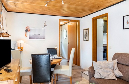 Wangerooge Apartment | Apartment 'Ferienhaus Strandfloh' with Private Terrace, Private Garden and Wi-Fi