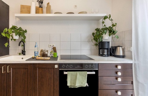 Dessau Apartment | Apartment 'Ferienwohnung Anton' with Shared Garden, Balcony and Wi-Fi