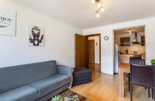 Latrop Apartment | Apartment 'Ferienwohnung Heini' with Private Terrace, Shared Garden and Wi-Fi