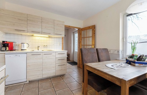 Barkenholm Apartment | Apartment 'Ferienwohnung Achterdöör' with Private Terrace, Private Garden and Wi-Fi