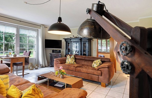 Nordstrand Apartment | Apartment 'Ferienwohnung Schimmelreiter' with Private Terrace and Shared Garden