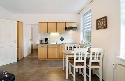 Wangerland Apartment | Apartment 'Ferienwohnung Anker' with Private Terrace and Wi-Fi