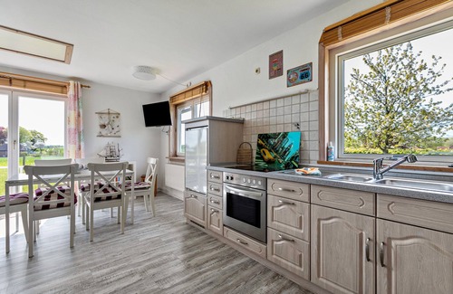Saustrup Apartment | Apartment 'Ferienwohnung Joerrick' with Private Terrace, Private Garden and Wi-Fi