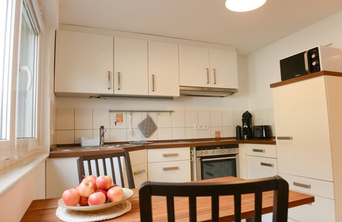 Unterpfingstweid Apartment | Apartment 'Ferienwohnung Malou' with Wi-Fi