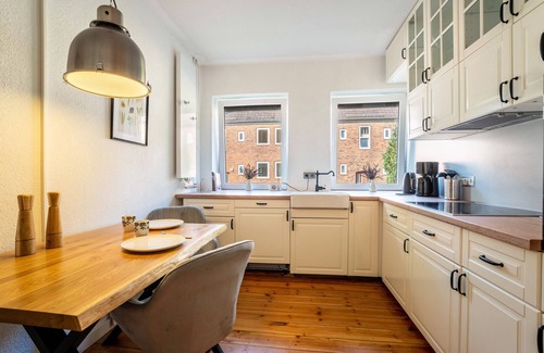 Ellerbek - Wellingdorf Apartment | Apartment 'Ferienwohnung Am Ostufer' with Shared Garden and Wi-Fi