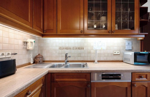Morbach Apartment | Apartment 'Ferienwohnung Lindenallee' with Private Terrace and Garden