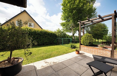 Morbach Apartment | Apartment 'Ferienwohnung Lindenallee' with Private Terrace and Garden