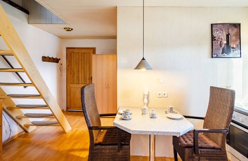 Fedderwarden Apartment | Apartment 'Ferienwohnung Klee 2' with Wi-Fi