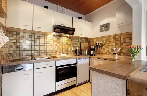 Leck Apartment | Apartment 'Ferienwohnung Martina' with Private Terrace, Shared Garden and Wi-Fi