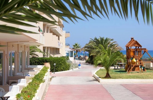 Adelianos Kampos Apartment | Apartment for 3 persons, with swimming pool, near the beach