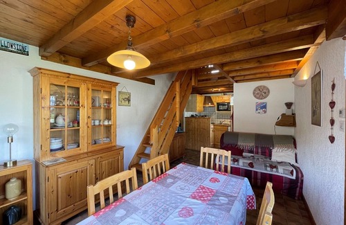 Crest-Voland Apartment | Apartment for 4 with parking, near slopes, pets allowed