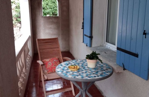 Fontvieille House | Apartment for 4 with terrace, garden and swimming pool