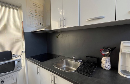 Quartier de la Chapelle Apartment | Apartment for 4 with courtyard in the 18th