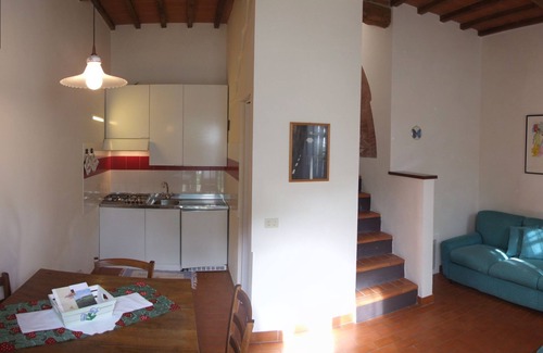 Santarello House | Apartment for couple in a farmhouse with swimming pool on the hills of Siena
