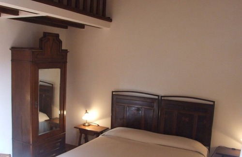 Santarello House | Apartment for couple in a farmhouse with swimming pool on the hills of Siena
