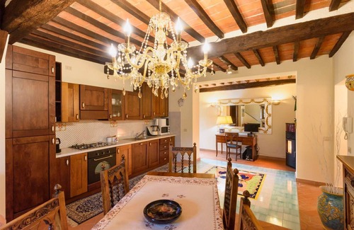 Cortona Apartment | Apartment for rent in medieval Tuscan holiday Casa di Chiarilù